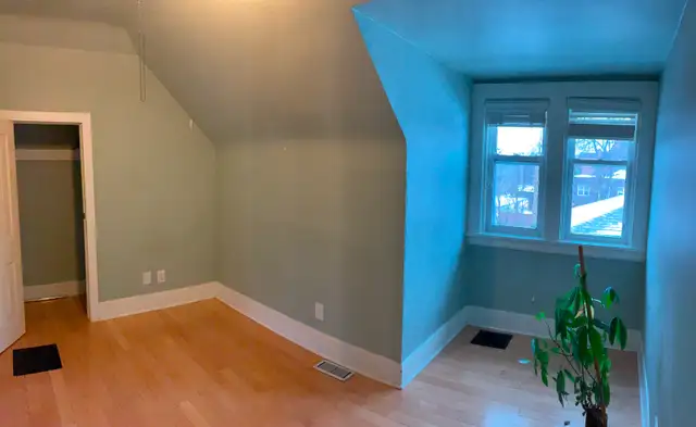 Looking for female roommate