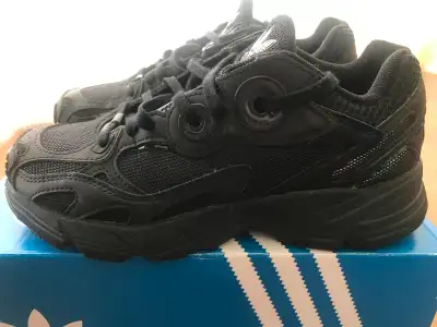 Adidas Astir Women's Running Shoes - Size 5, View more