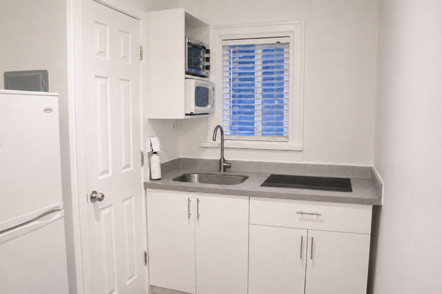 Kits Furnished 1st Floor 3BR Unit Near UBC/Downtown Express Bus in Long Term Rentals in Vancouver - Image 5