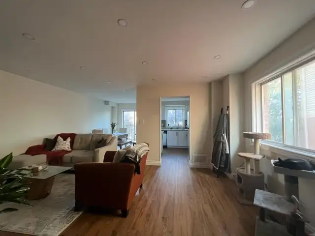 3 Bedroom, 3 Bathroom Townhouse for Rent Central Mississauga