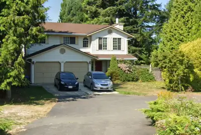 Available now. $850 per month ~10' x 11' unfurnished ground floor room (with shared bathroom). Room...