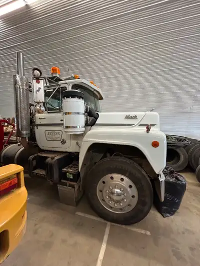 One owner , meticulously maintained Mack RD 600 as clean as you will find for the year! 300 plus eng...
