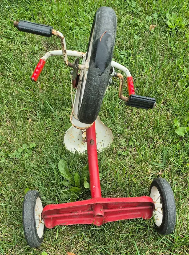 Vintage 60s-70s Canadian Tire Supercycle Tricycle in Toys in Owen Sound - Image 5
