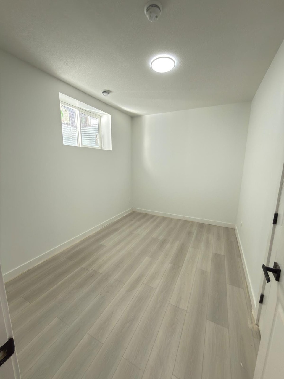 3 bed 1 bath new legal basement for rent Sherwood Street NW calg 4