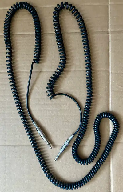 Hello, I am selling a brand new vintage guitar cable spiral type for $35. This is 30 feet long =10 m...
