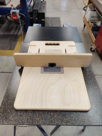 Portable router table.