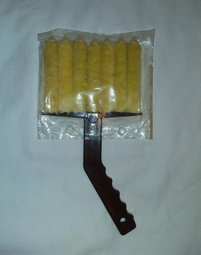 Vintage 1984 Blinds Cleaner Duster Brush NEW in Pkg,Action Indus in Window Treatments in Truro - Image 2