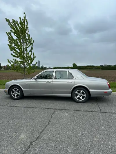 For sale: 1999 Bentley Arnage Green Label Mileage: 61,500 miles (~99,000 km) Engine: 4.4L twin-turbo...