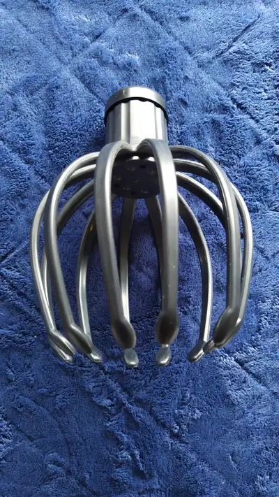 3 massage modes. Helps stimulate the scalp. Charges via microUSB.