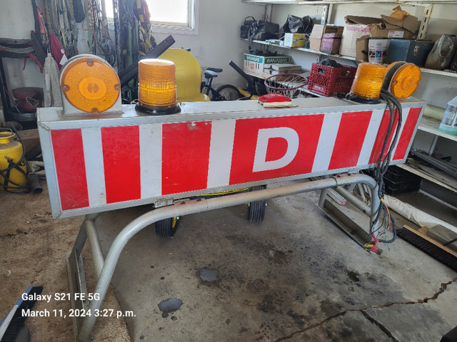 IOR wide load sign custom headache rack with remotes in Heavy Equipment Parts & Accessories in Saskatoon - Image 3
