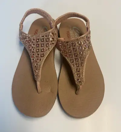 Size 6 Ladies Skechers Sandals Like New, View more