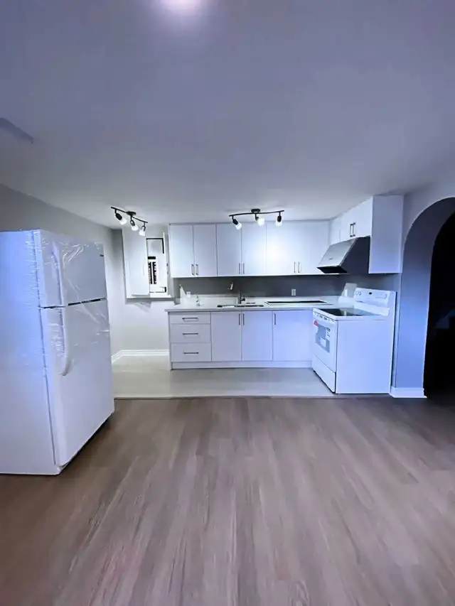 one bedroom for rent in Room Rentals & Roommates in City of Toronto - Image 3