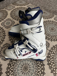 Ski Boots. Nordica FireArrow. Size 20 - 21.5 mondo/ 2-3 US