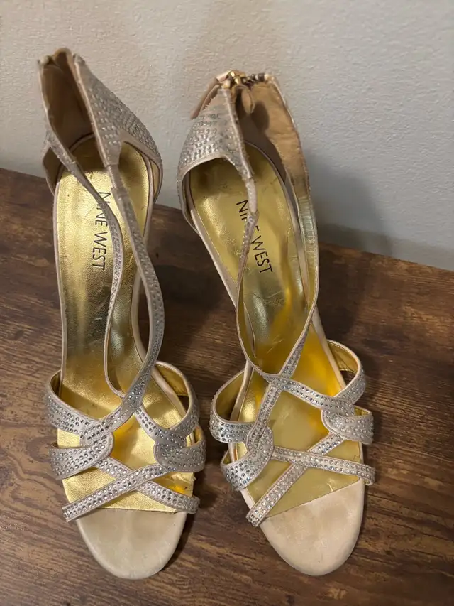 women’s shoes in Women's - Shoes in Kitchener / Waterloo - Image 2