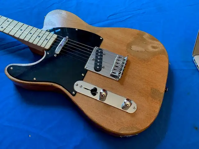 1   Fender Squier Telecaster Road Worn Lefty in Guitars in Ottawa - Image 6