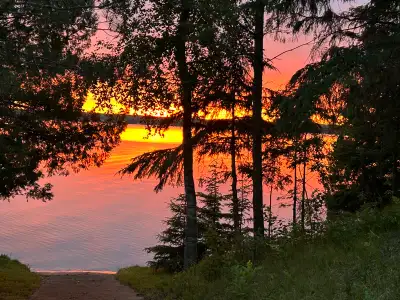 Lakefront Cabin with sunroom for sale Moose Lake, only 90 minutes from Winnipeg. Enjoy your nights l...