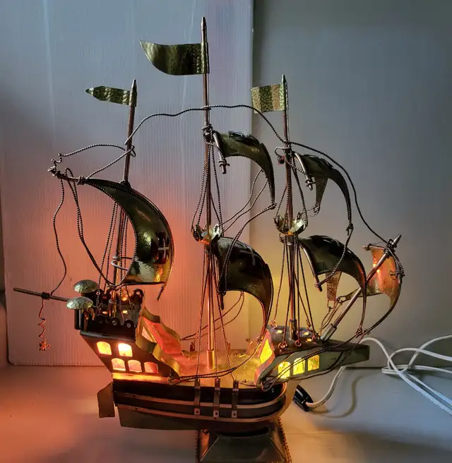 Vintage Brass/ Wood/Copper Three Mast British Galleon Ship Lamp in Arts & Collectibles in Oshawa / Durham Region - Image 4
