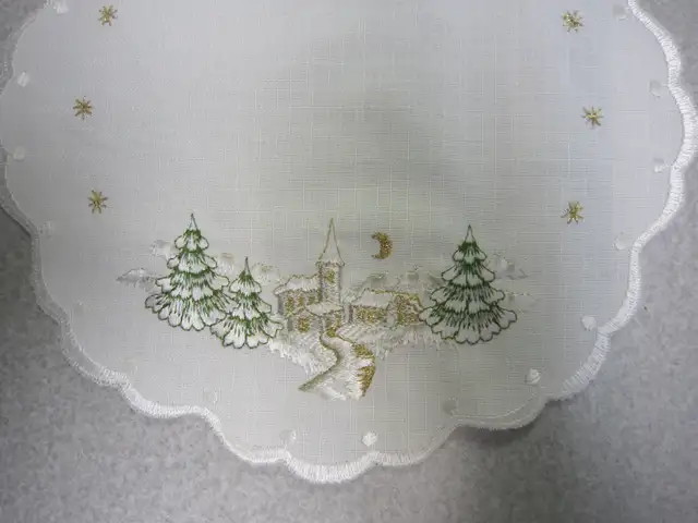 CHRISTMAS DOILY in Holiday, Event & Seasonal in Calgary - Image 3