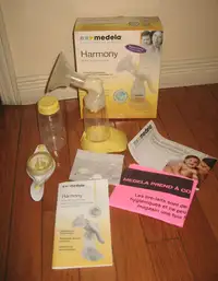 Medela Harmony Manual Breast Pump, Unti-Colic Bottles