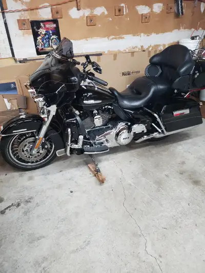 moteur 103 po.cube,6 vitesse transmission,tour box detachable,repose pieds 2 niveau avant et 1 arrie...