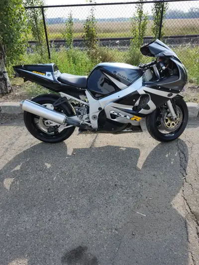 2001 gsxr 600, fresh oil change, new spark plugs, new air filter, coolant flush(long life), new clut...