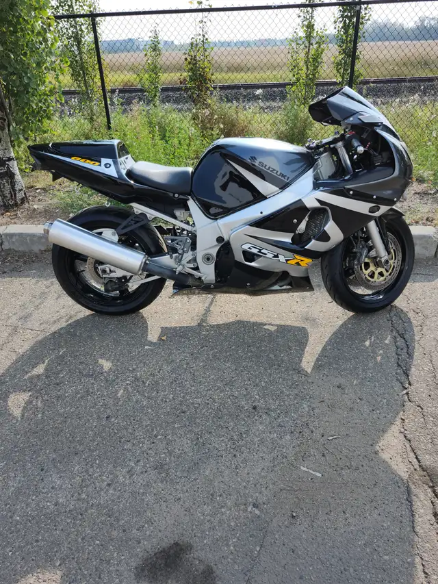 2001 gsxr 600 low kms in Sport Bikes in Edmonton - Image 2