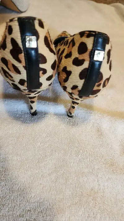 Ladies used Ivanka Trump size 7, View more