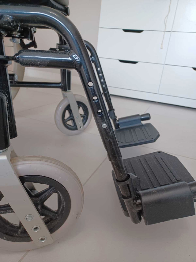 Fauteuil roulant ultra léger Lynx dans Santé et besoins spéciaux  à Laval/Rive Nord - Image 4