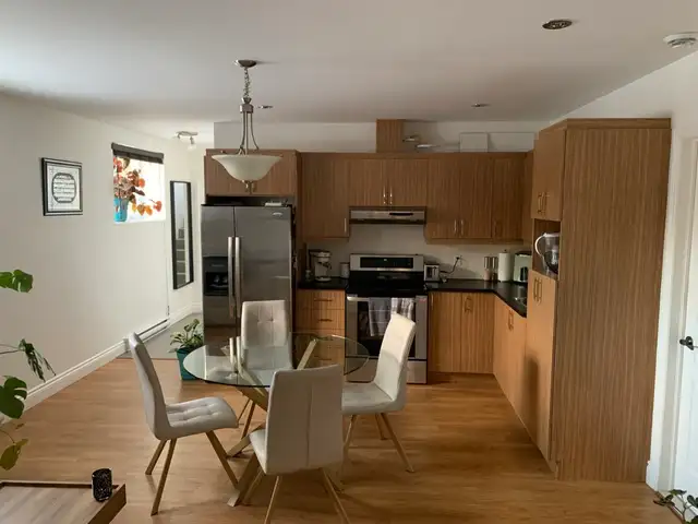 Bachelor de 900 pi² – DISPONIBLE LE 1ER MARS 2026