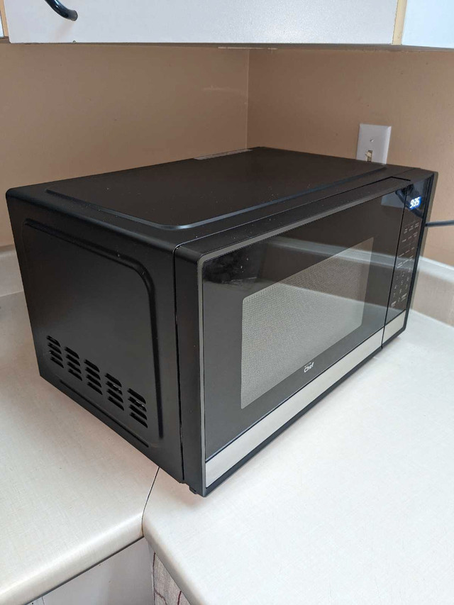 Small microwave oven  in Microwaves & Cookers in Sudbury - Image 2