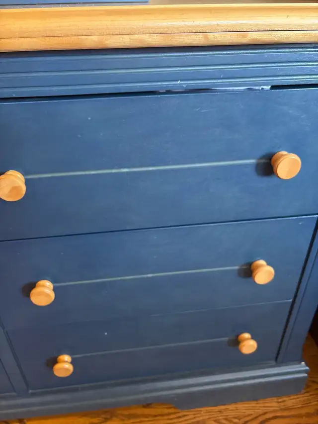 Solid Wood Dresser in Dressers & Wardrobes in City of Toronto - Image 4