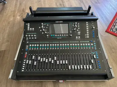 Allen & Heath SQ6 mixer with gator hardshell case. This mixer has barely been used.