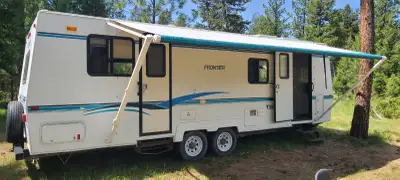 2000 Frontier 26' Travel Trailer Good solid trailer. No leaks. Clean and ready to use. • 400W solar...