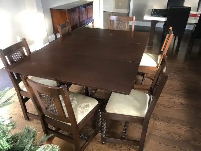 Antique / Vintage Solid Wood Dining Table in Dining Tables & Sets in Mississauga / Peel Region - Image 4