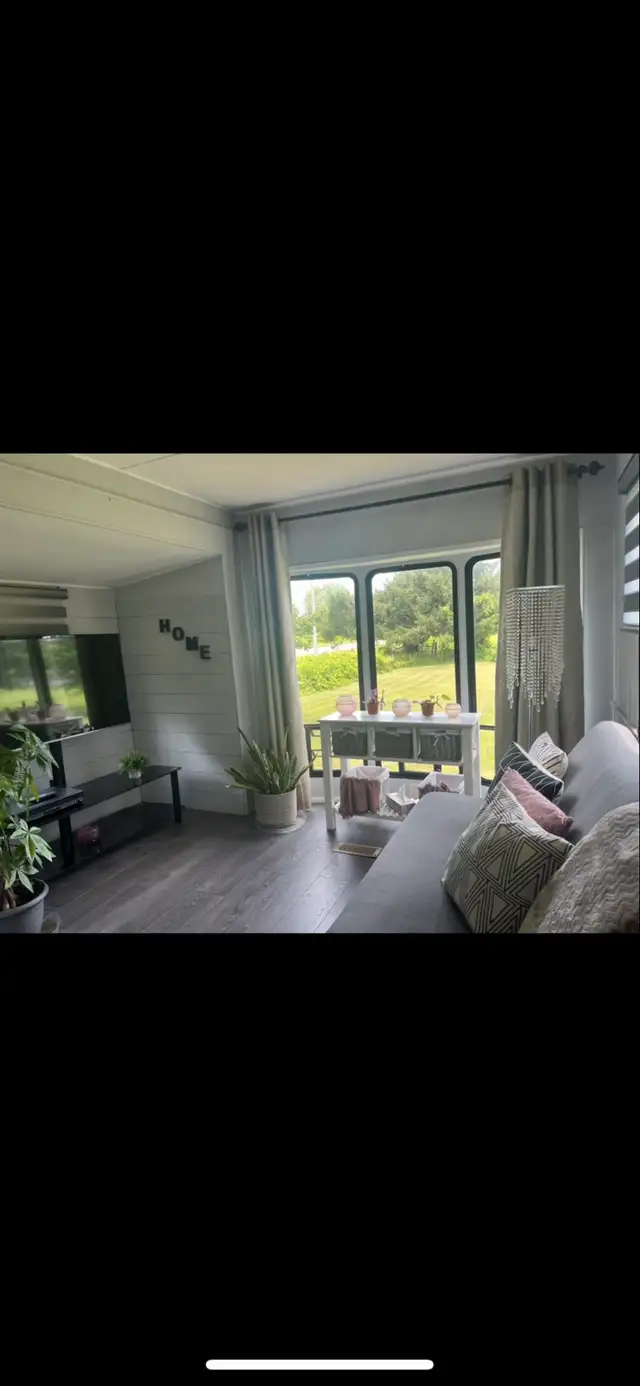 $100 a night. Country camping with pool. $500 a week in Ontario in Canada - Image 4