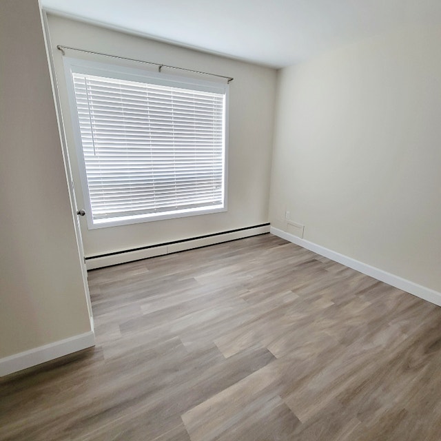 Appartement 3 1/2 à louer CHAUFFÉ ÉCLAIRÉ EAU CHAUDE Locations