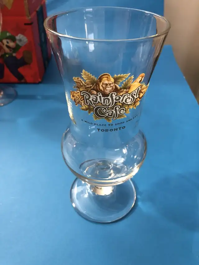 Rainforest Cafe Toronto collectible hurricane Glass$18 in Arts & Collectibles in Markham / York Region - Image 4