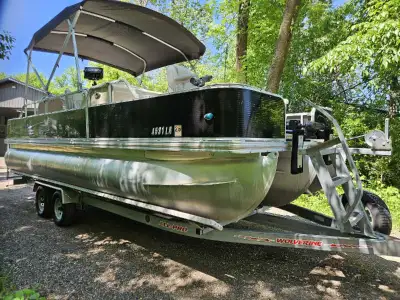 2010 Tri-Toon Angler 220 T3 2010 150hp Mercury Vurado 4stroke with 306hrs only! Fishing pontoon setu...