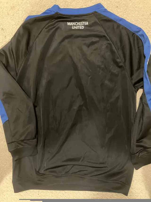 Manchester United Soccer Jersey Men’s Small or Yourh XL in Men's in Kingston - Image 3