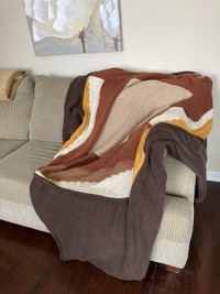 Grande couverture en laine tricotée maison