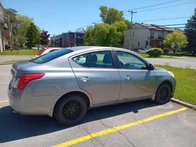 Nissan versa 2012 in Cars & Trucks in City of Montréal - Image 3
