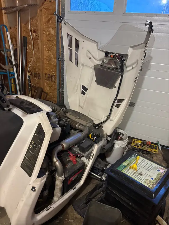 2015 D900 Diesel Multi-Fuel Snowmobile in Snowmobiles in Fort St. John - Image 6