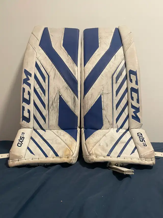 Pads de gardien de hockey sur glace ccm axis 1.9 in Hockey in City of Montréal - Image 3