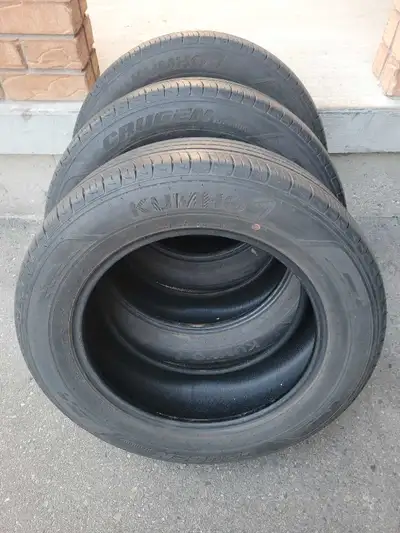 3 KUMHO Crugen Premium KL33 All Season Tires for Sale. **235/65/R18** Great Condition. (8/32") 75%-8...