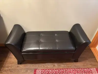 Leather futon that opens! It fits perfectly in a living room or in a entryway! If you come and remov...