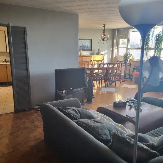 Room for rent FOR ONE PERSON in 3-bedroom apartment. To share wi in Room Rentals & Roommates in City of Toronto - Image 3