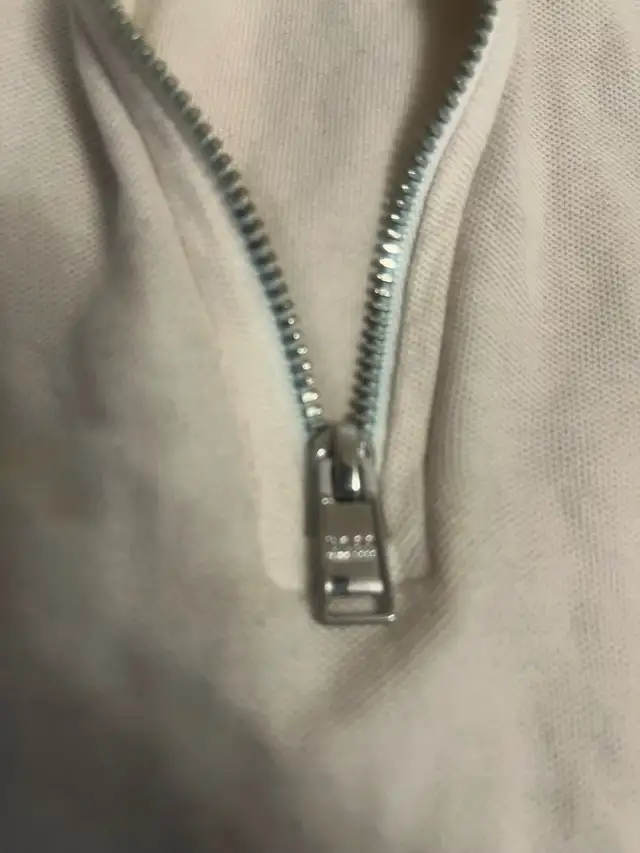 Bowmanville Sale - Men's Hugo Boss Zip-Placket Polo Shirt (L) in Men's in Oshawa / Durham Region - Image 6