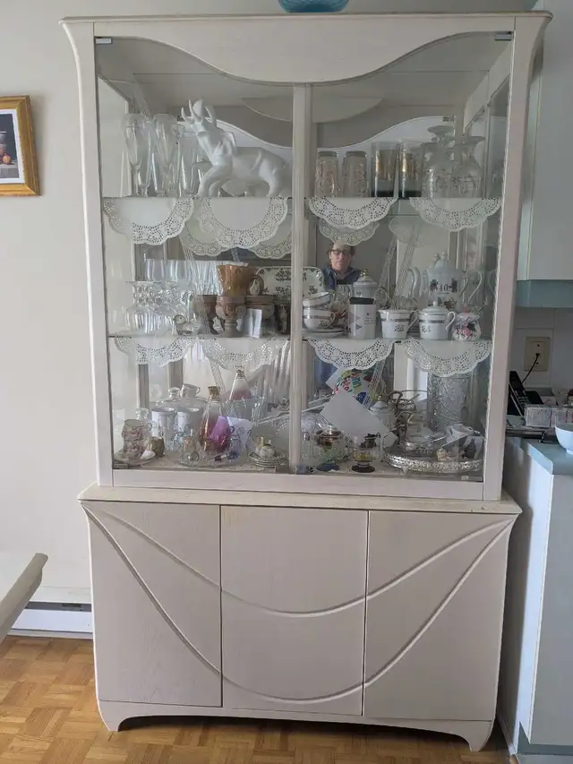 Dining table with hutch64170261514370121