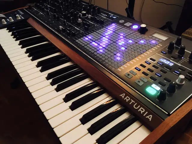 ARTURIA MATRIXBRUTE in Pianos & Keyboards in Laval / North Shore - Image 2