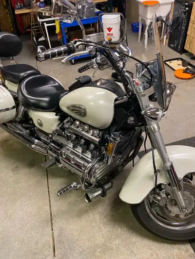 65,000 Kms Well maintained. Turn key. Stored in a climate controlled shop. Customer Badges. Original...